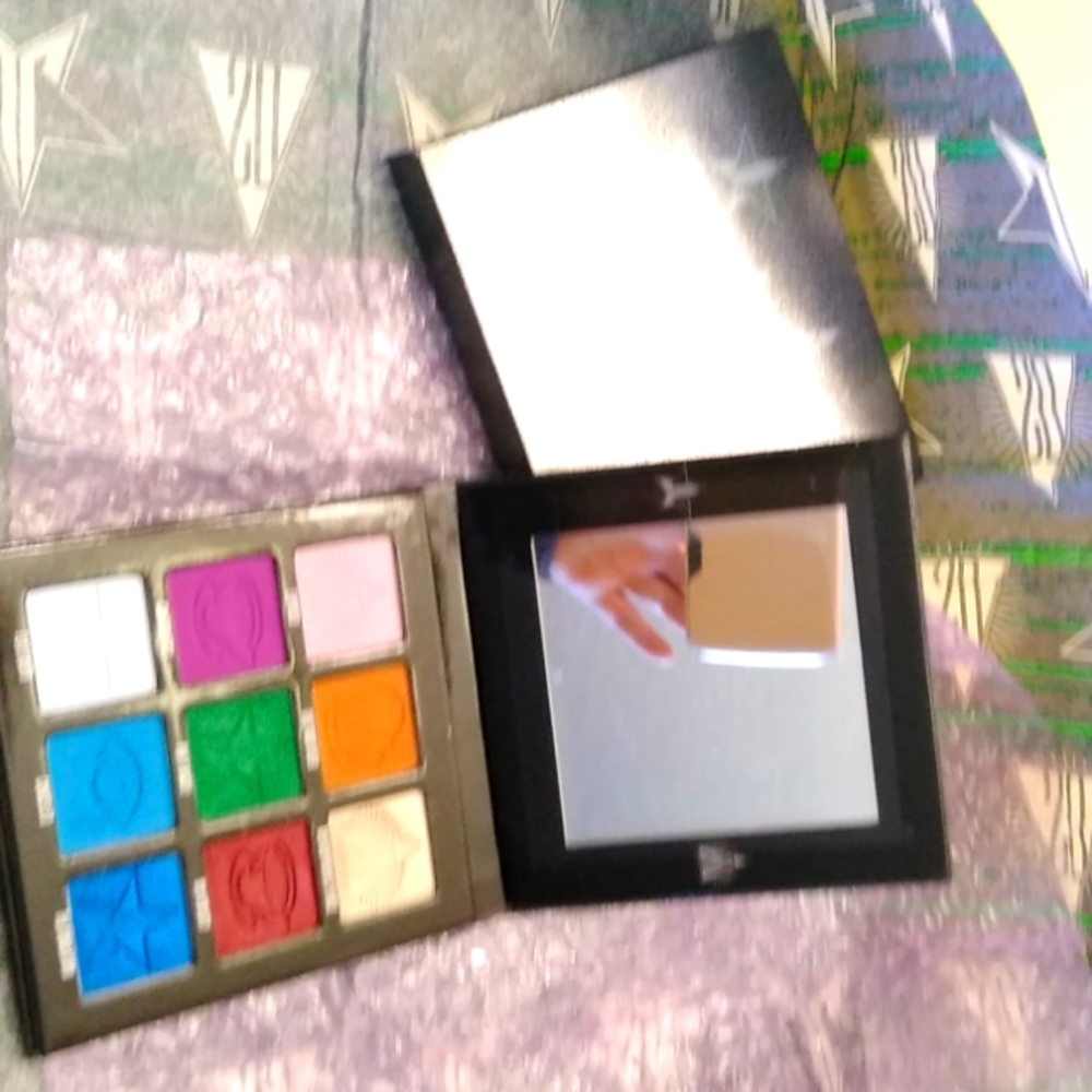 Jeffree Star mini controversy palette emerald edition